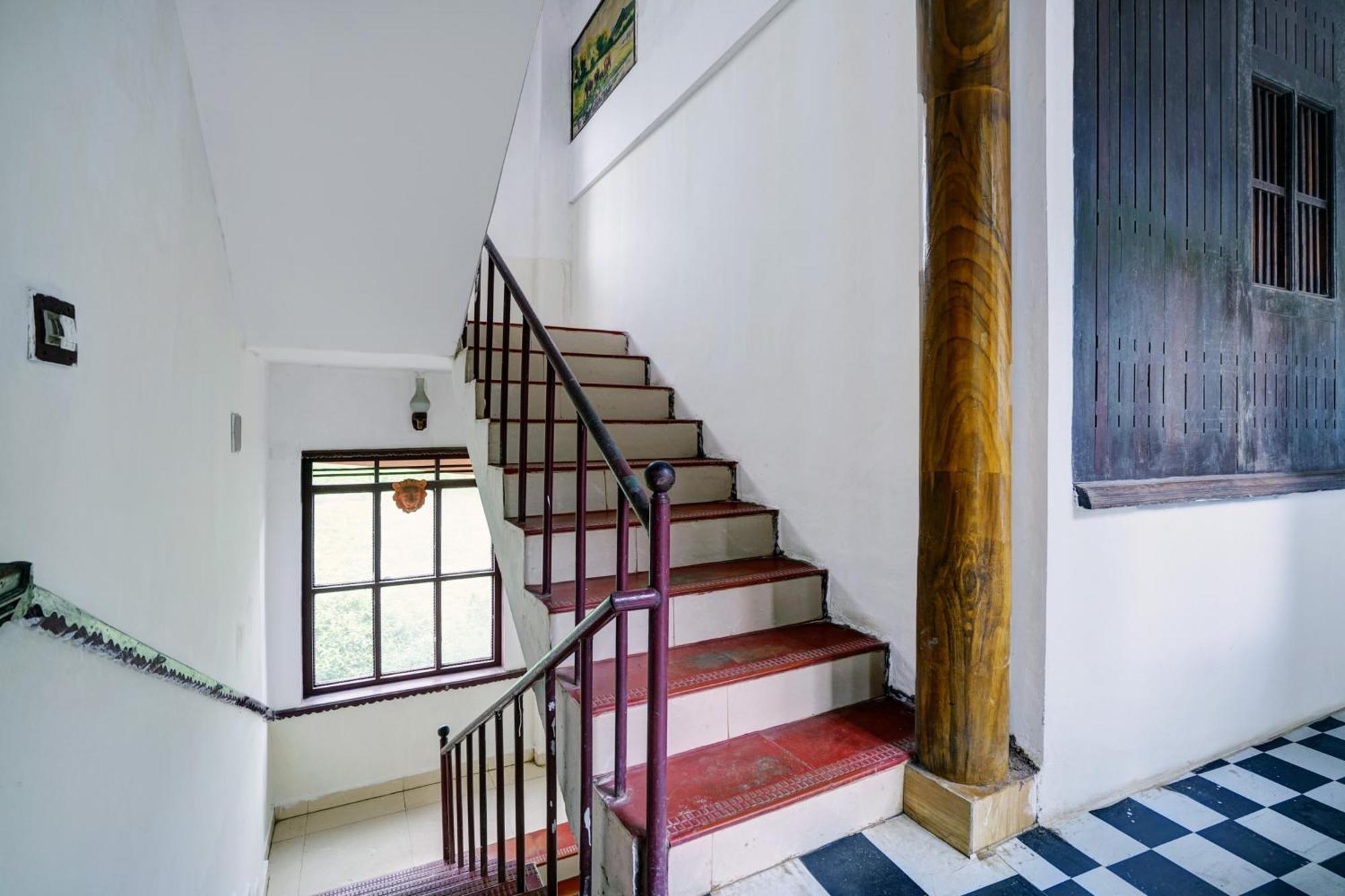 Oyo Flagship Meadow View Inn Thekkady Exterior foto