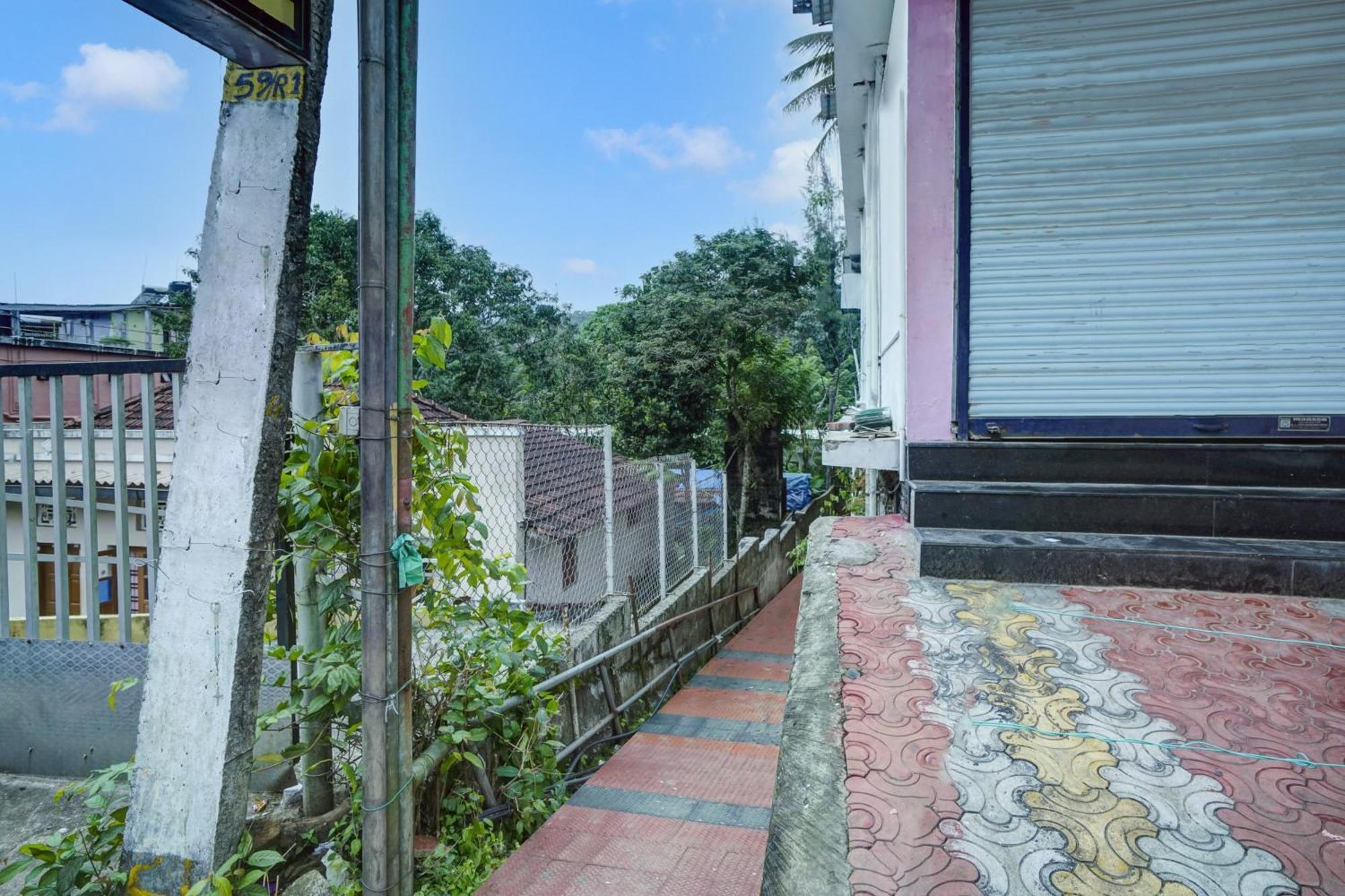 Oyo Flagship Meadow View Inn Thekkady Exterior foto