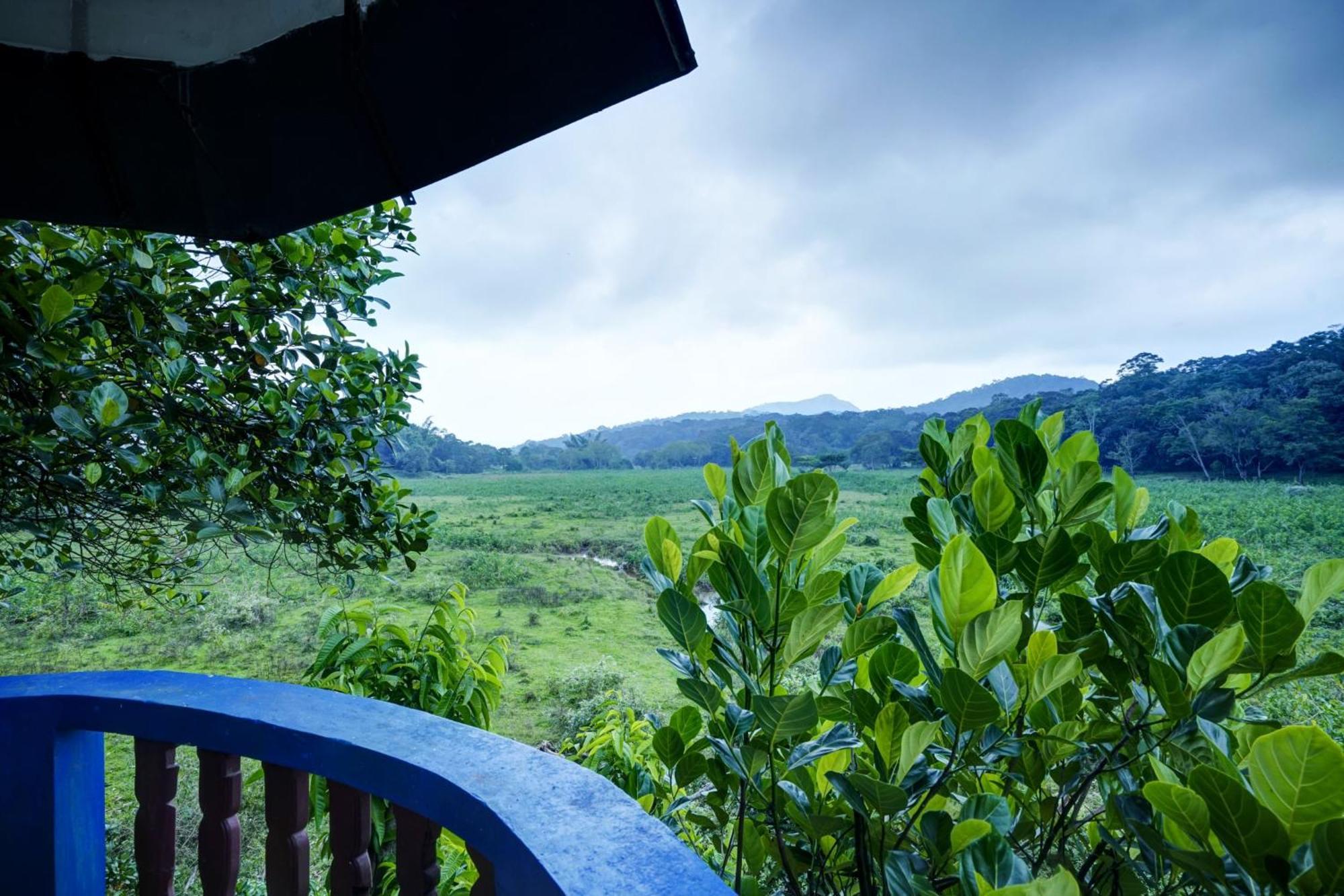Oyo Flagship Meadow View Inn Thekkady Exterior foto
