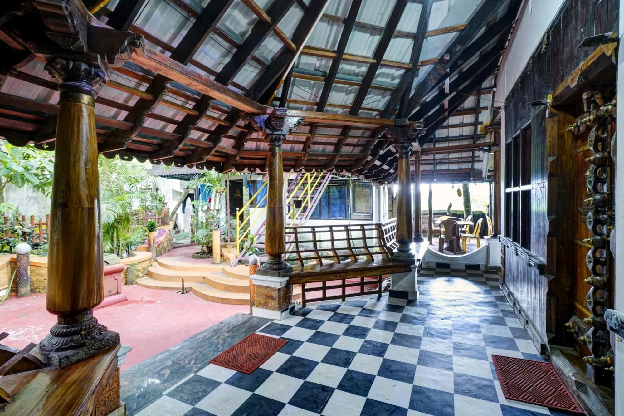Oyo Flagship Meadow View Inn Thekkady Exterior foto