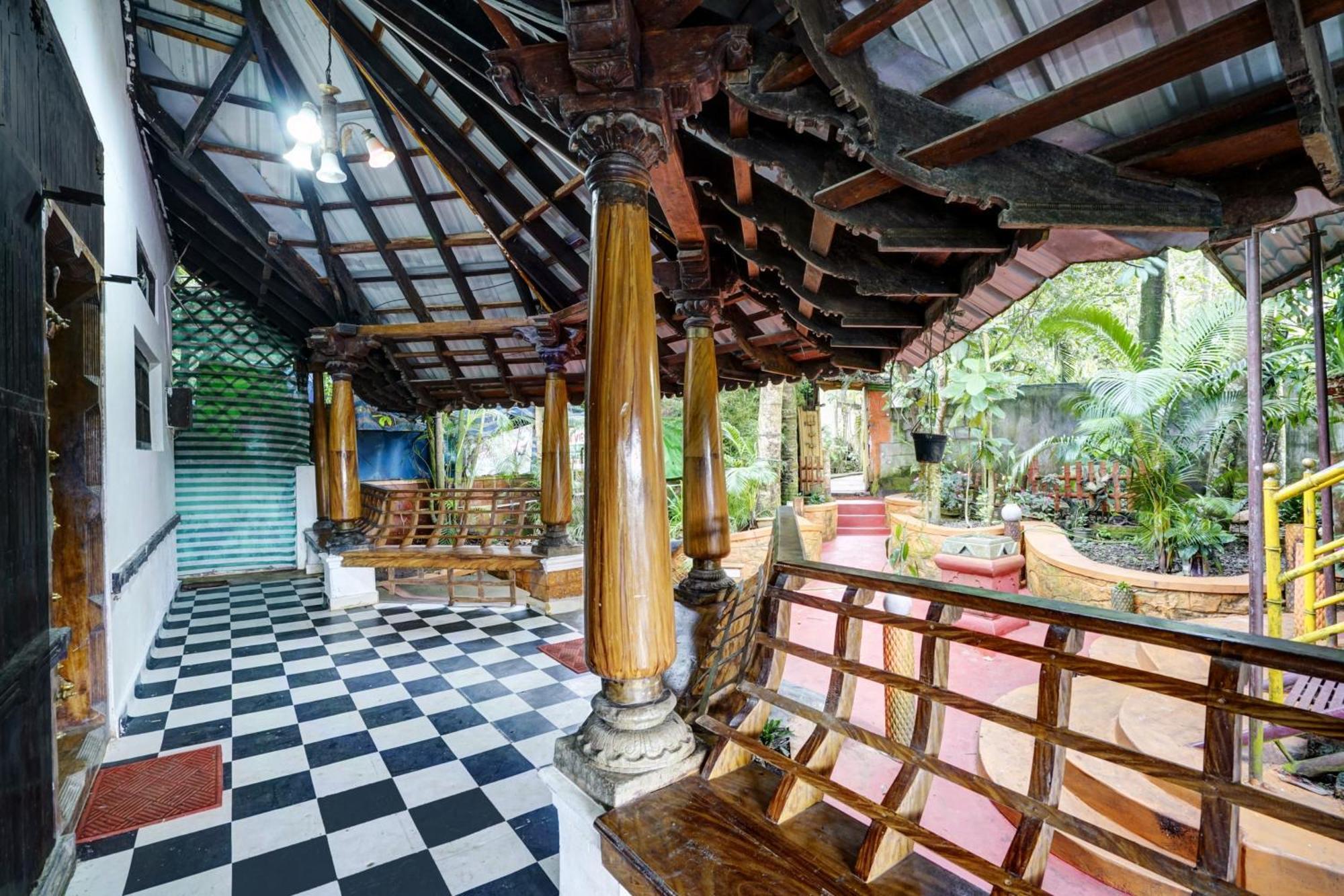 Oyo Flagship Meadow View Inn Thekkady Exterior foto